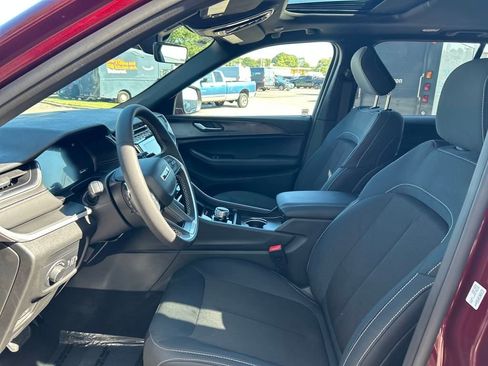 New 2025 Jeep Grand Cherokee Laredo X w/ Trailer Tow Package image 23