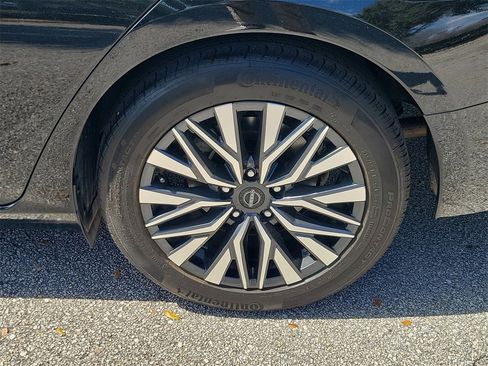 Used 2024 Nissan Altima 2.5 SV image 5