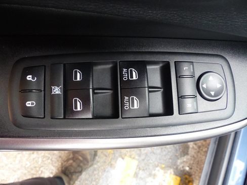 Used 2020 Jeep Cherokee Limited image 19