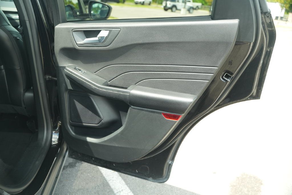 Used 2025 Ford Escape ST-Line Select AWD/4WD image 23
