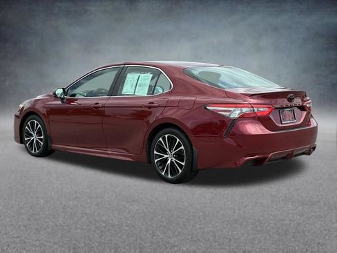 Used 2018 Toyota Camry SE FWD image 3