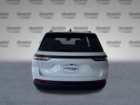 Used 2024 Jeep Grand Cherokee Altitude image 8