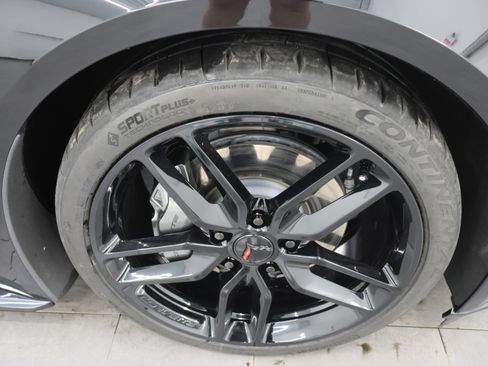 Used 2019 Chevrolet Corvette Stingray Coupe w/ Carbon Flash Badge Package RWD image 3