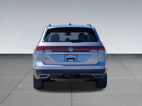 Used 2024 Volkswagen Atlas SE AWD/4WD image 4