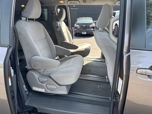 Used 2020 Toyota Sienna LE FWD image 65
