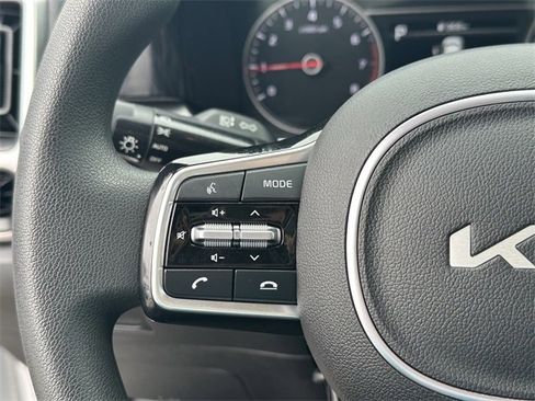 Used 2023 Kia Sorento LX image 12