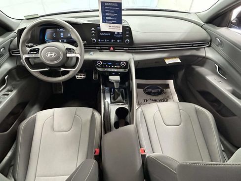 Certified 2025 Hyundai Elantra Sport FWD image 9