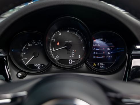 Certified 2023 Porsche Macan AWD/4WD image 26