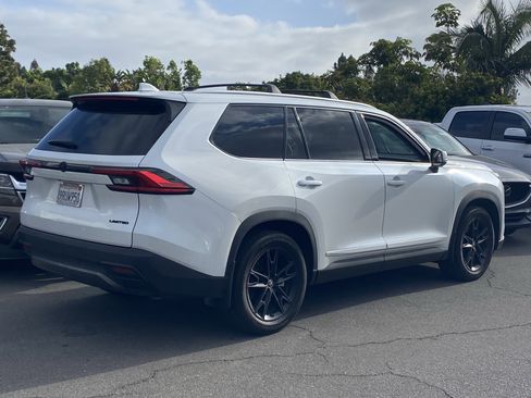 Used 2024 Toyota Grand Highlander FWD image 3
