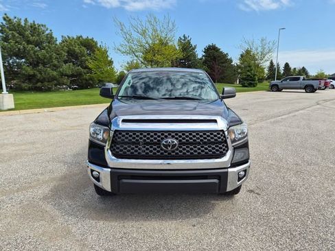 Used 2020 Toyota Tundra SR5 w/ SR5 Convenience Package AWD/4WD image 2