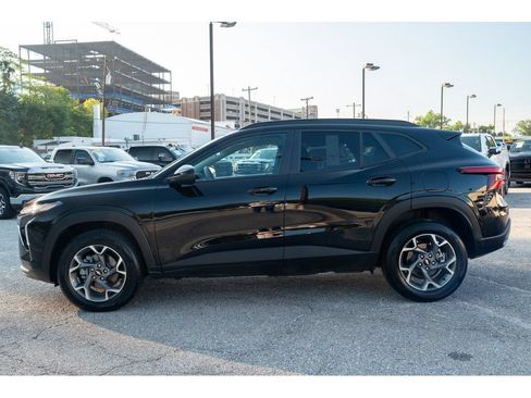 Used 2026 Chevrolet Trax LT FWD image 5