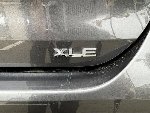 Used 2022 Toyota Highlander XLE AWD/4WD image 8