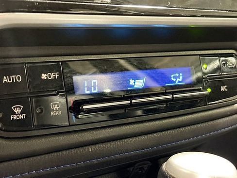 Used 2019 Toyota Corolla SE FWD image 14