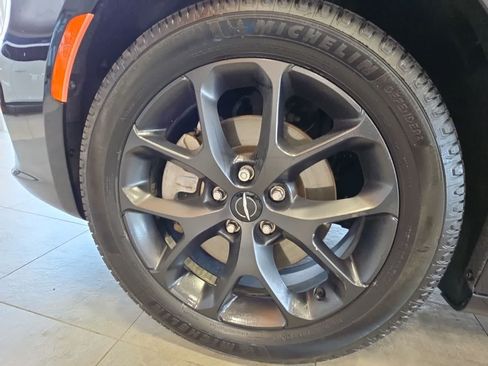 Used 2021 Chrysler Pacifica Limited AWD/4WD image 15
