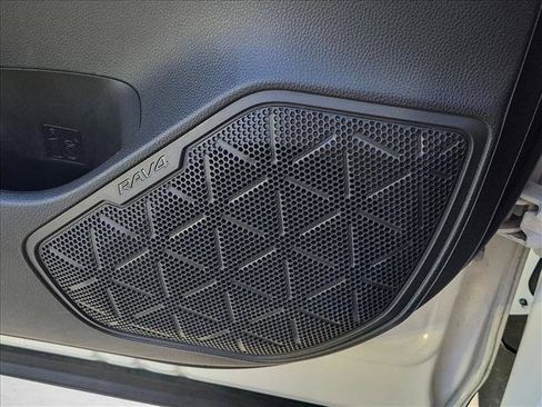 Used 2020 Toyota RAV4 LE FWD image 12
