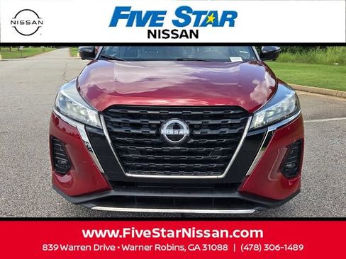 Used 2023 Nissan Kicks SR w/ SR Premium Package FWD image 2
