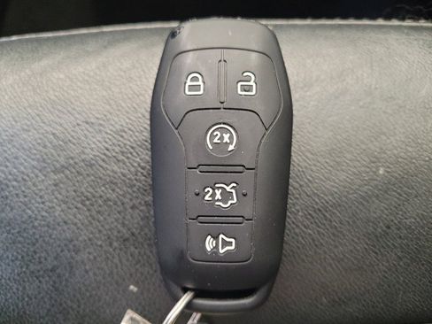 Used 2016 Ford Edge SEL w/ Equipment Group 201A AWD/4WD image 32