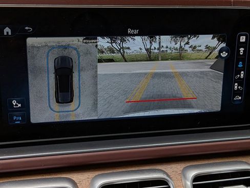 Used 2024 Mercedes-Benz Maybach GLS 600 4MATIC image 11