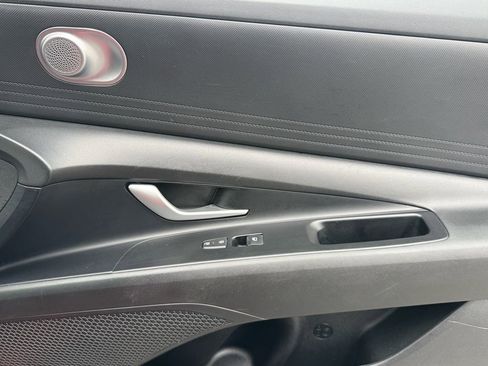 Used 2024 Hyundai Elantra SE image 18