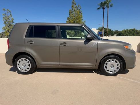 Used 2013 Scion xB FWD image 19