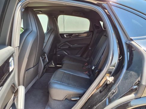 Used 2020 Porsche Cayenne AWD/4WD image 13