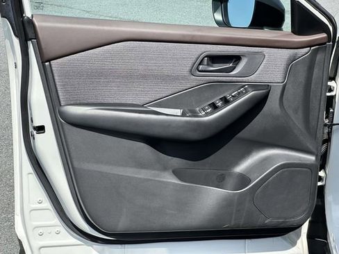 Used 2023 Nissan Rogue S image 14