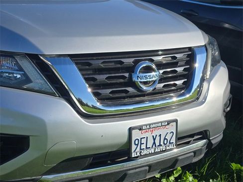 Used 2019 Nissan Pathfinder SL image 5