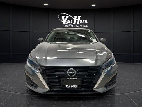 Used 2025 Nissan Altima 2.5 SL AWD/4WD image 2