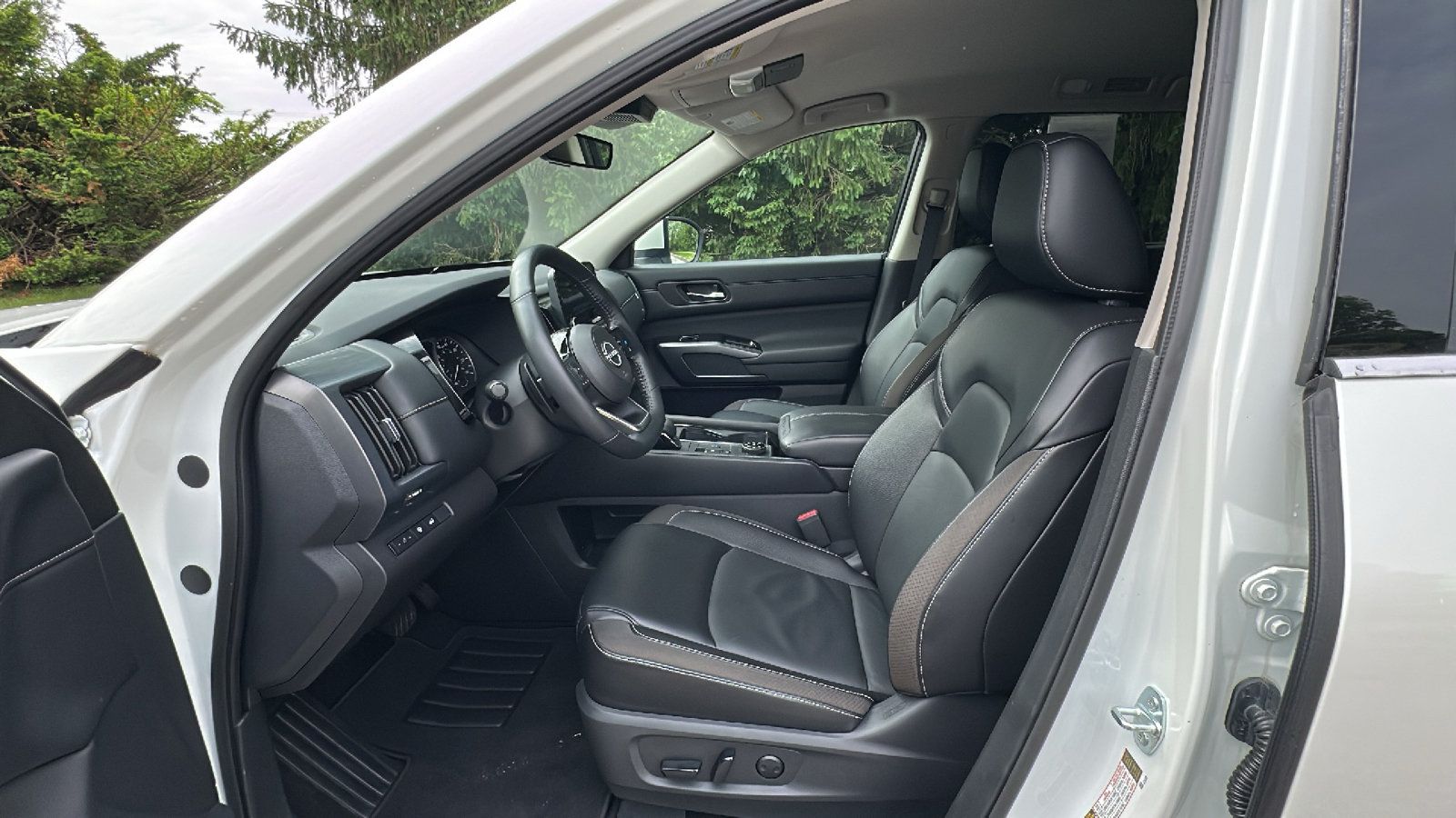 Certified 2024 Nissan Pathfinder SL AWD/4WD image 11
