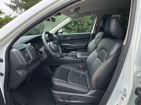 Certified 2024 Nissan Pathfinder SL AWD/4WD image 11