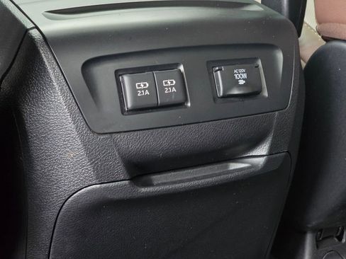 Used 2020 Toyota Sienna Limited image 25