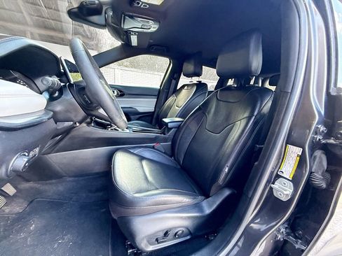 Used 2023 Jeep Compass Limited image 23