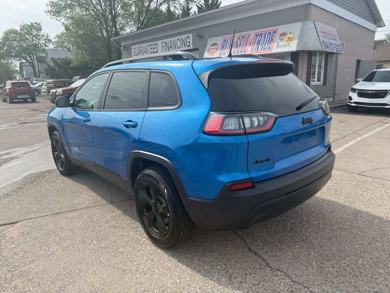 Used 2020 Jeep Cherokee Latitude Plus AWD/4WD image 5