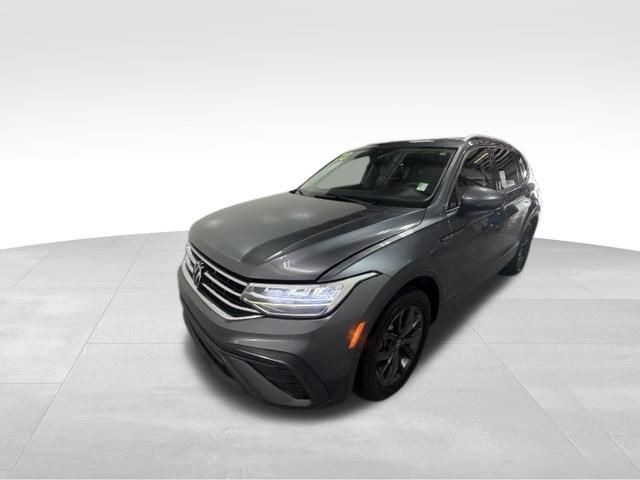 Used 2023 Volkswagen Tiguan SE FWD image 2