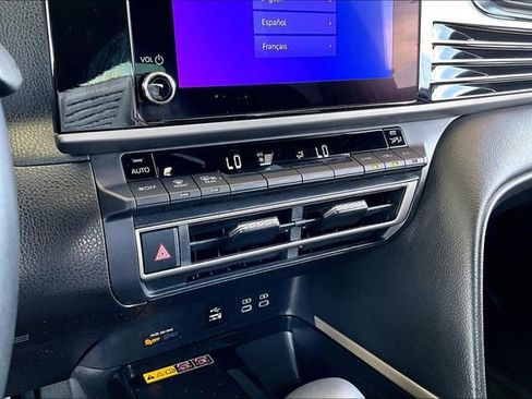Used 2025 Toyota Camry SE FWD image 23