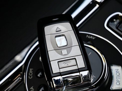 Used 2021 Rolls-Royce Wraith image 37