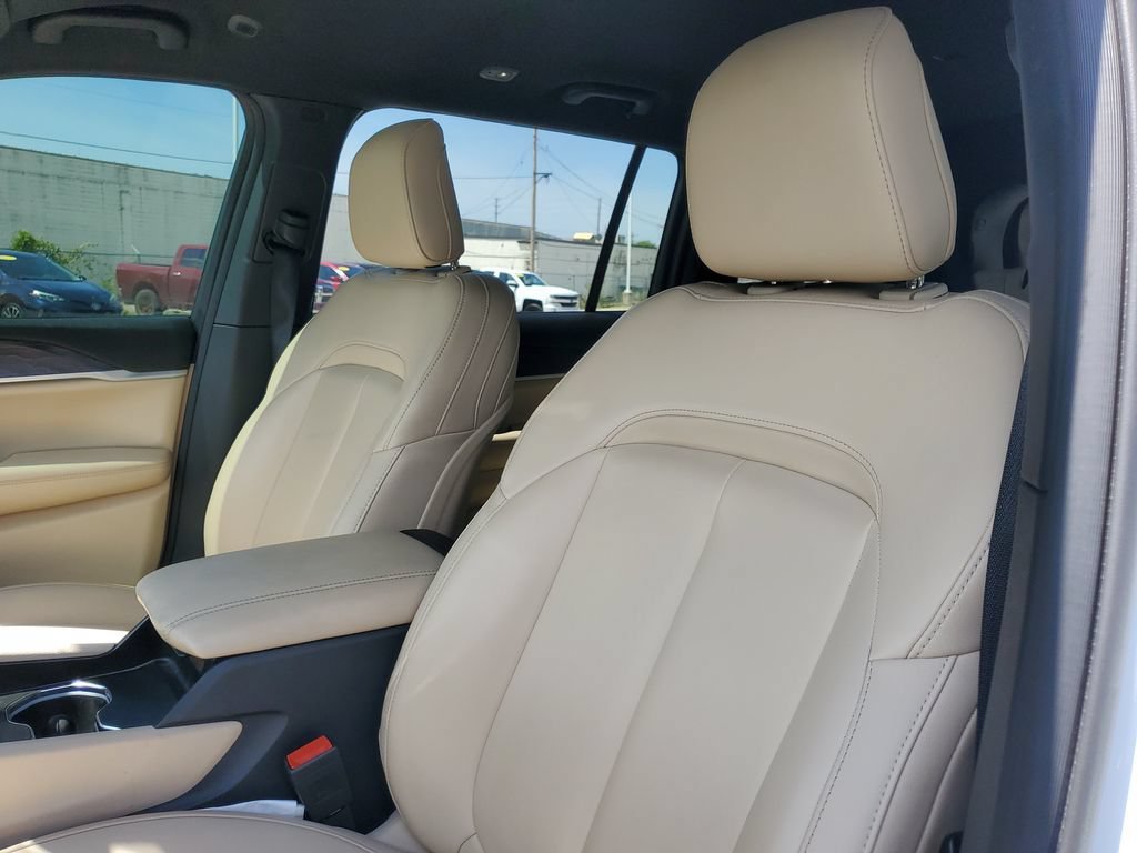 Used 2024 Jeep Grand Cherokee L Limited AWD/4WD image 22