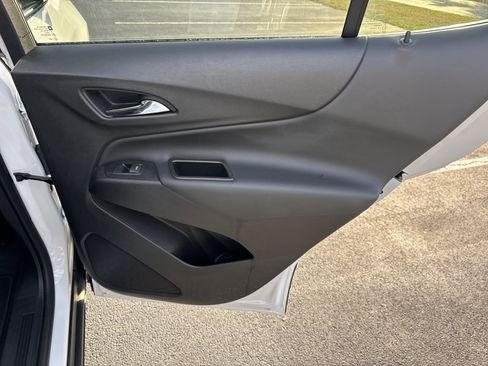 Used 2024 Chevrolet Equinox LT image 32