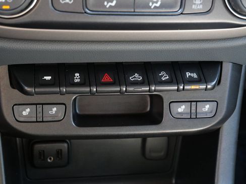 Used 2022 Chevrolet Colorado Z71 AWD/4WD image 26