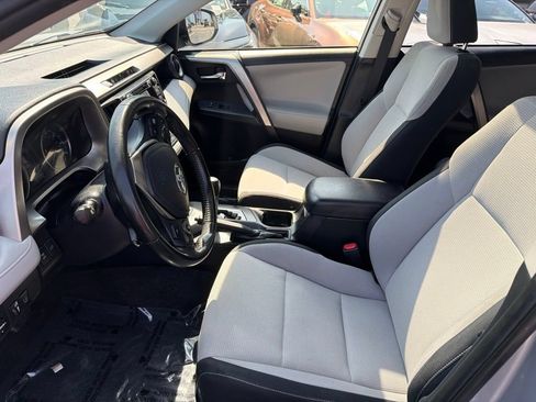 Used 2018 Toyota RAV4 XLE AWD/4WD image 19