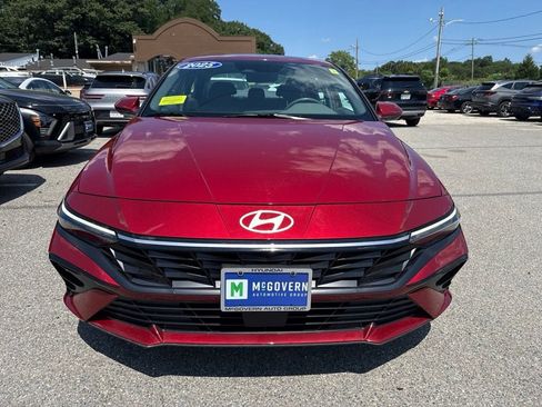 Used 2025 Hyundai Elantra SEL FWD image 2