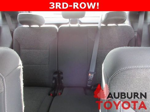 Used 2025 Chevrolet Traverse LT w/ Midnight/Sport Edition image 25