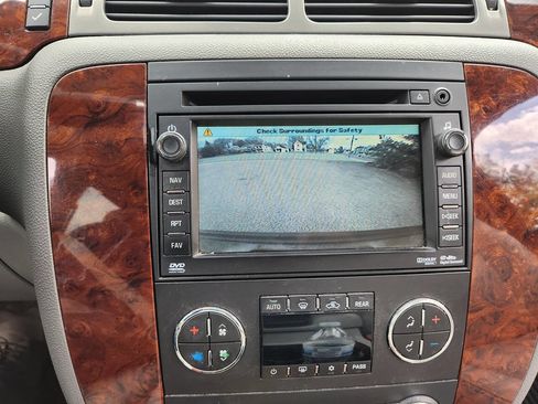 Used 2011 Chevrolet Suburban LTZ image 26