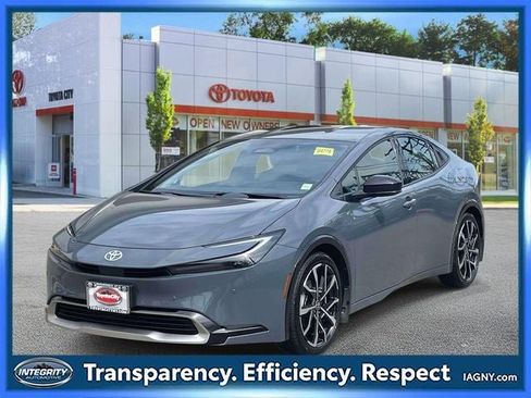 Used 2024 Toyota Prius Prime FWD image 4