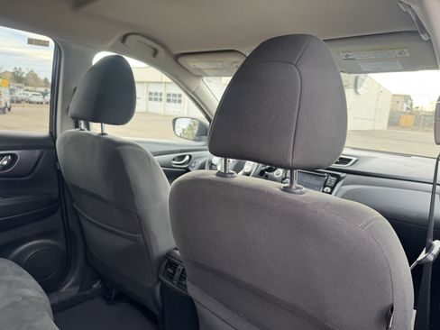 Used 2016 Nissan Rogue SV w/ SV Premium Package image 18