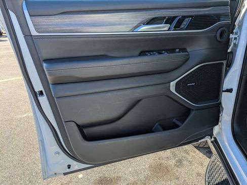 Used 2024 Jeep Wagoneer L Series III w/ Flexible Seating Group image 9