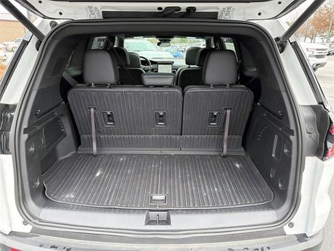 Used 2024 GMC Acadia AT4 w/ Luxury Package image 18