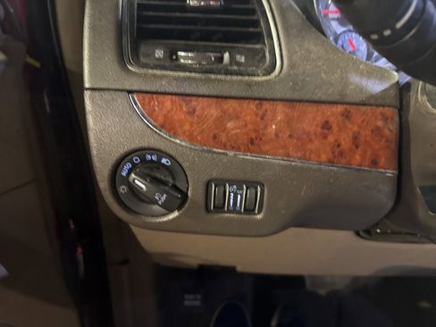 Used 2016 Chrysler Town & Country Touring image 20