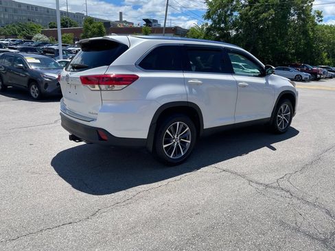Used 2019 Toyota Highlander XLE AWD/4WD image 8