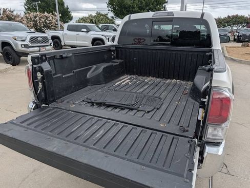 Used 2021 Toyota Tacoma TRD Off-Road AWD/4WD image 27